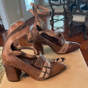 Freebird Jorel Size 7- Trade or Sell- Blush color in like new condition